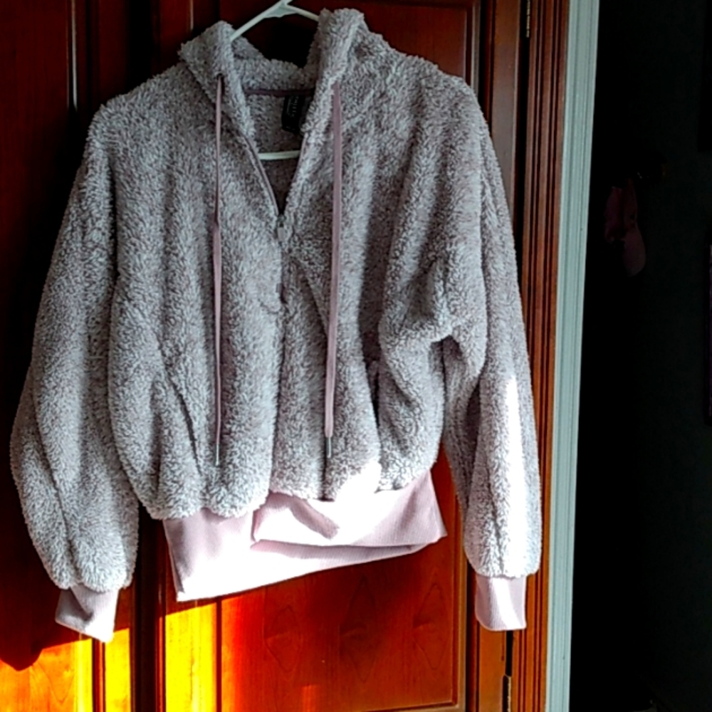Athletic Collection by 26 International size SMALL zip cozy fluffy jacket.